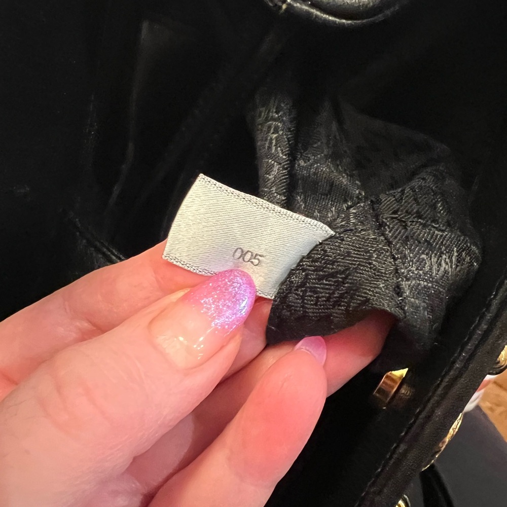 Authentic Vintage Gianni Versace blk leather bag with gold hardware - Picture 11 of 11